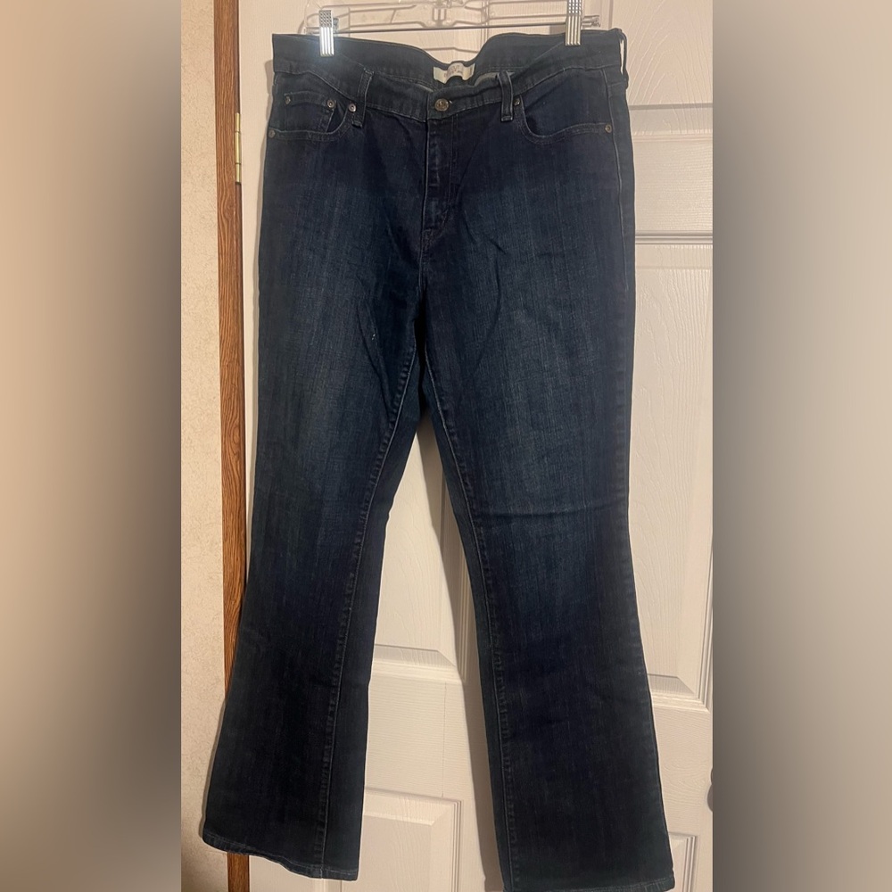 Levi’s 515 bootcut size 14 has one spot in fabric on front see pic inseam 32”